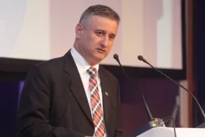 Karamarko bi problem &scaron;vicaraca rije&scaron;io tako da teret raspodjeli na dužnike, banke i državu