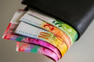 Banke: Po&scaron;tujemo zakone i pripremamo se za stupanje na snagu odredbi o konverziji CHF kredita