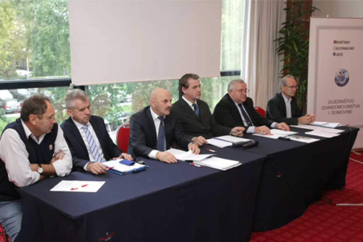 Zbog potro&scaron;ačkih kredita smi&scaron;ljenih da se kupuje inozemna roba uskoro nas čeka sudbina Grčke