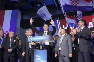 Karamarko proglasio izbornu pobjedu, Milanović pozvao MOST na suradnju