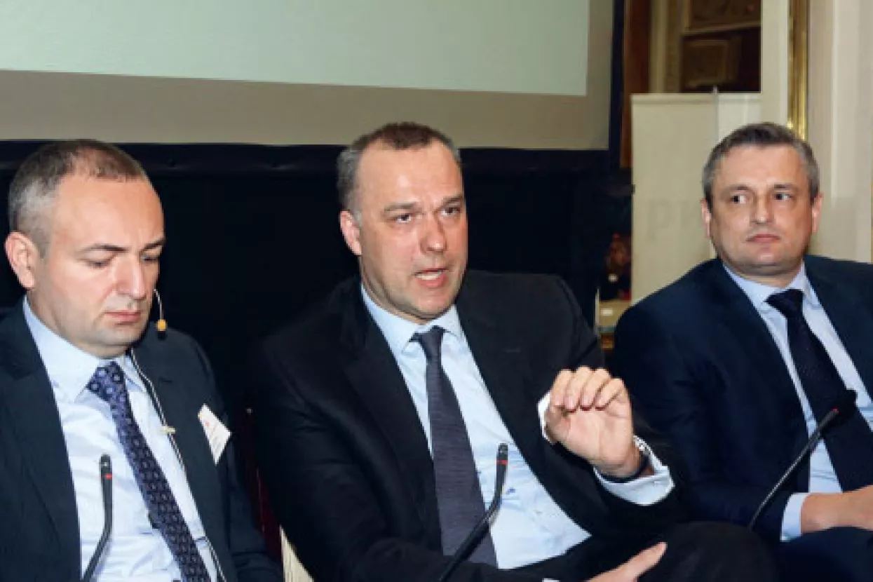 Trendovi u telekomunikacijama - &Scaron;to će reći Toma&scaron;ković, Dvorjančansk&yacute; i Holmberg