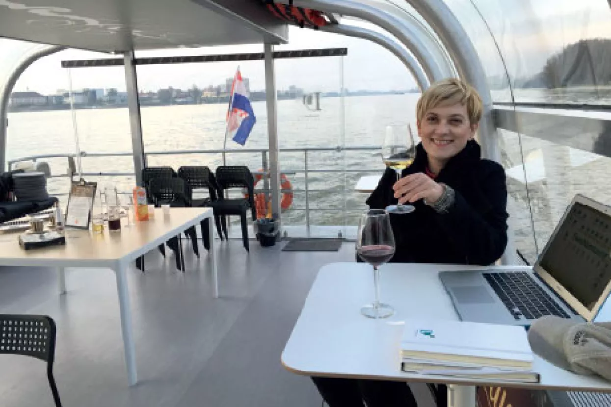 Stakleni brod turiste vozi i zimi
