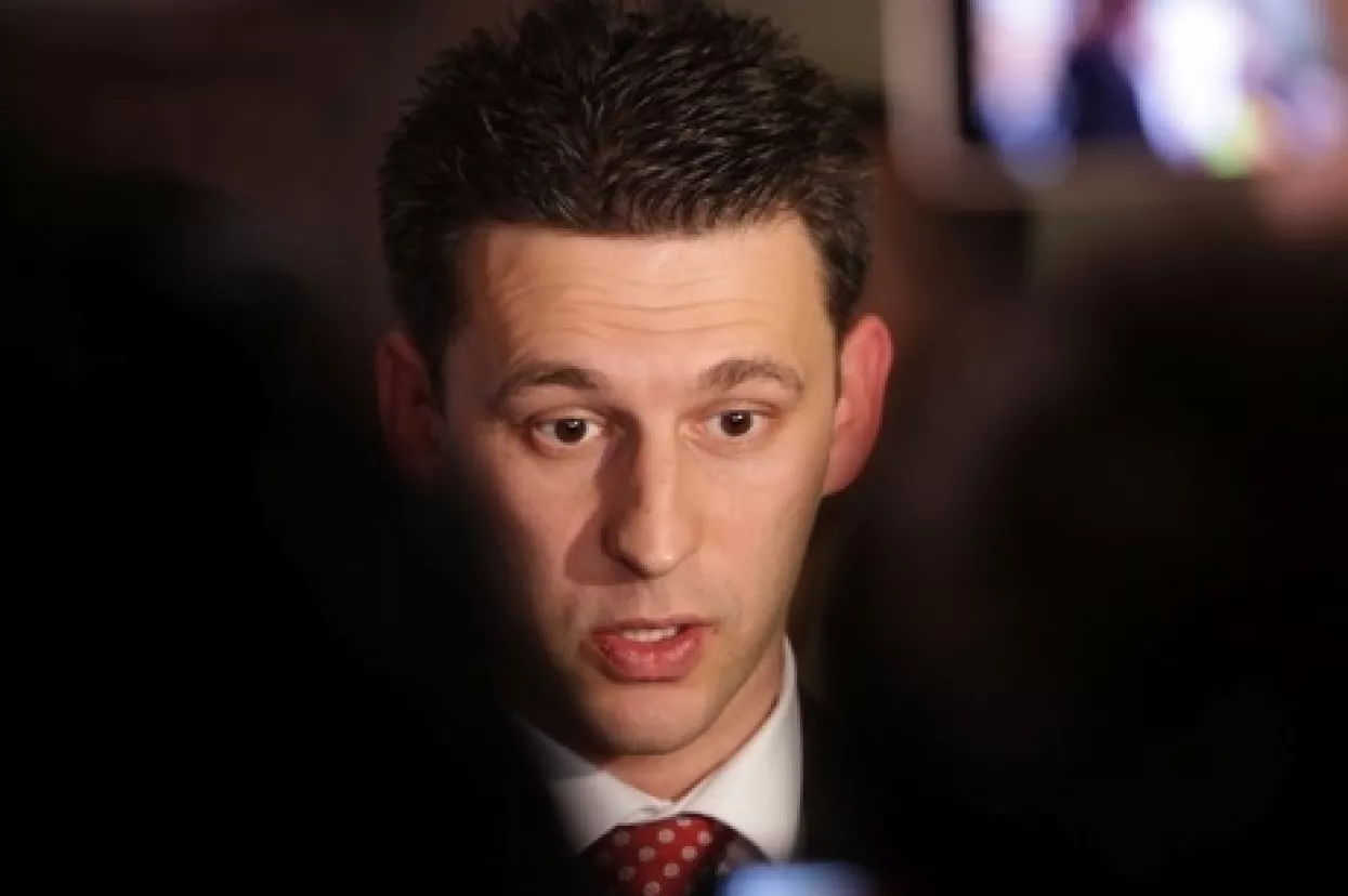 Božo Petrov traži predstojnika Ureda