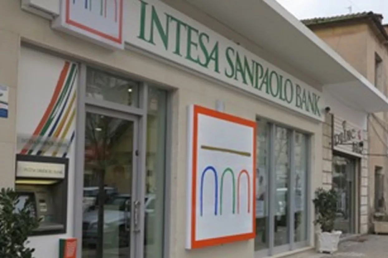 Intesa Sanpaolo: Neto dobit u prvom tromjesečju 806 milijuna eura