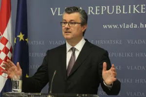 Tihomir Orešković: Pozivam Karamarka i Petrova da odstupe sa svojih pozicija iz Vlade