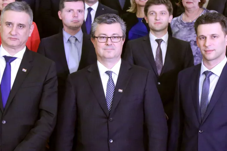 Reuters: Prijevremeni izbori usporit će reforme u Hrvatskoj, jednoj od najslabijih ekonomija u EU