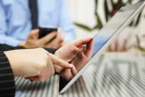 Ovisnost - čak 80 milijardi puta dnevno provjeravamo informacije na mobitelu