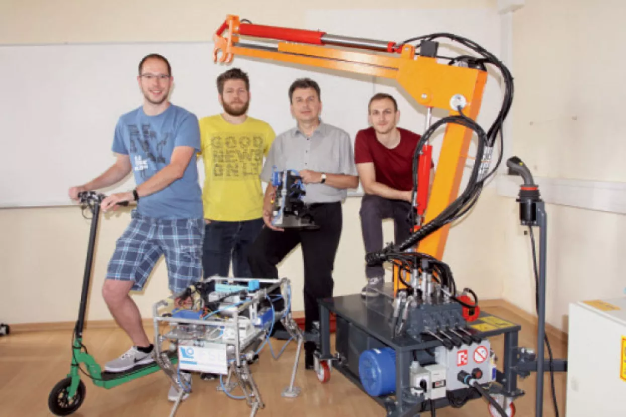 Suradnja - Festo pomogao mladim strojarima da naprave robota i pneumatski mi&scaron;ić