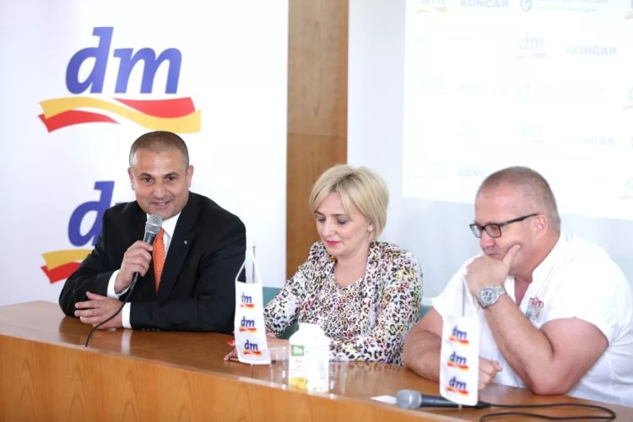 Donacija dm-a za lak&scaron;u mobilnost pacijenata Klaićeve bolnice
