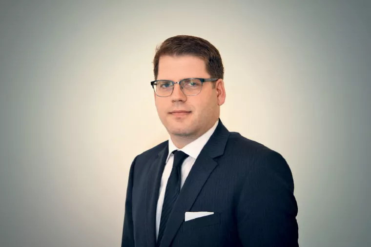 Vladino telefonsko dugo toplo ljeto