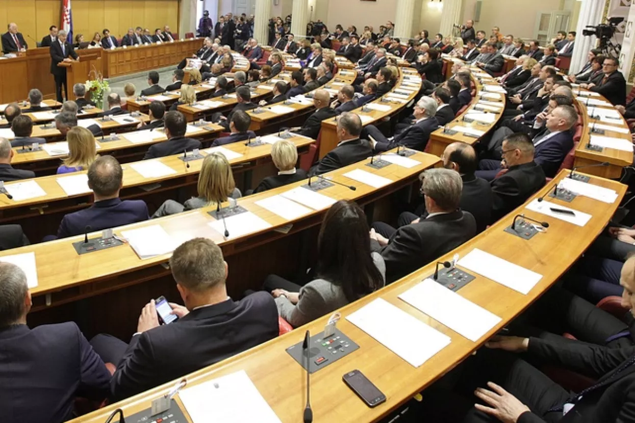 Gotovo 1400 prijava za devet radnih mjesta u Saboru