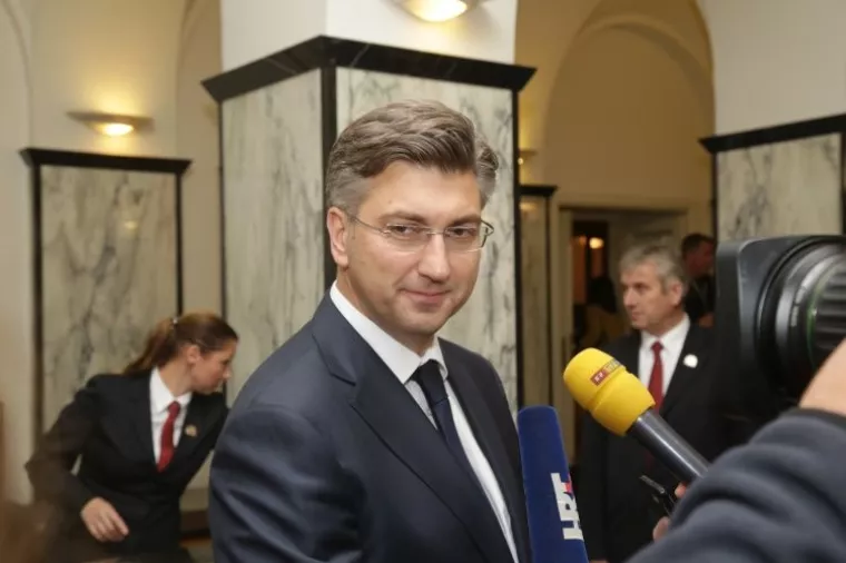 Andrej Plenković preuzeo dužnost premijera od Tihomira Ore&scaron;kovića i najavio prve poteze