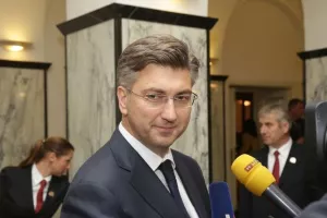 Plenković:  Želimo da Ina bude akter šire od hrvatskih okvira, razmišljamo o inicijalnoj ponudi dionica HEP-a