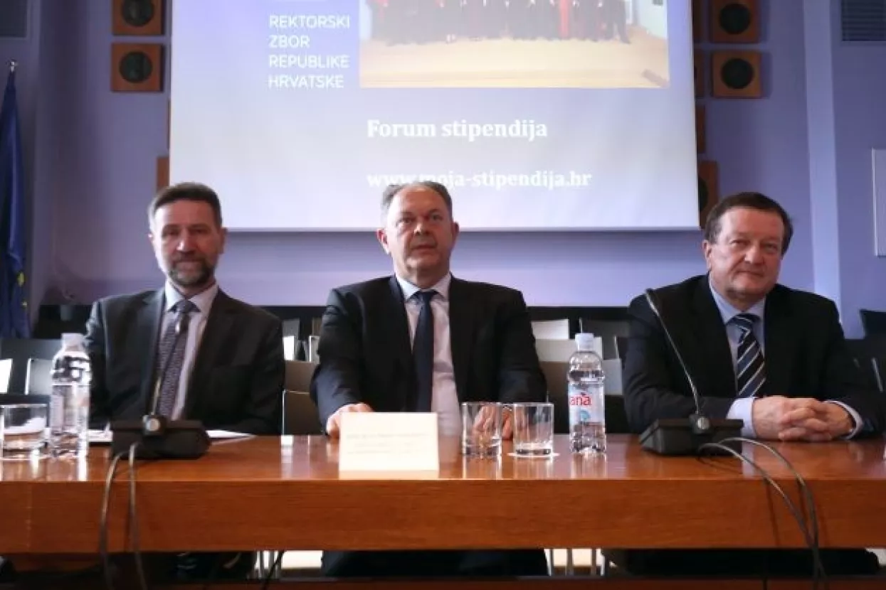 Rektorski zbor predstavio web platformu za 'lov na stipendije'