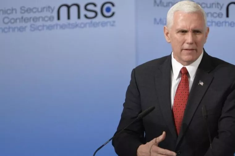Pence se obratio Europi 'pozdravom robota vlastodršcu'
