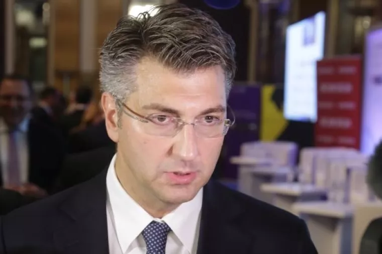 Plenković: Tražimo rješenje za Agrokor, brinemo o financijskom i gospodarskom sustavu