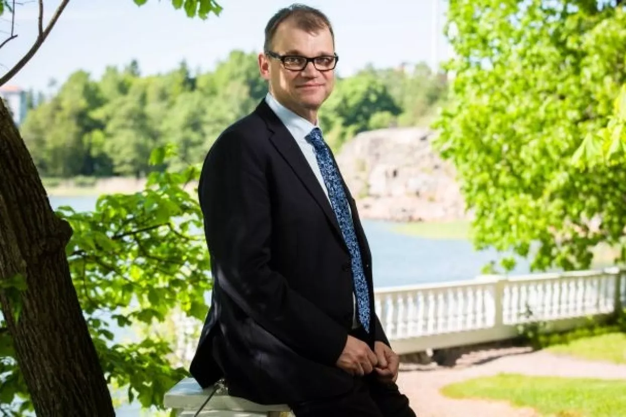 &Scaron;tedljivi finski premijer rado pilotira službenim zrakoplovom, kad je gužva sjedi na WC &scaron;koljci