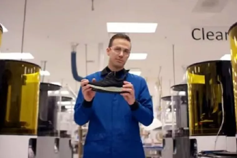 Adidas započeo masovnu proizvodnju 3D printanih tenisica