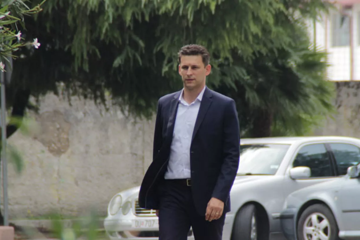 Nezaposlenost, zaduženost, siroma&scaron;tvo i isključenost u prvosvibanjskoj čestitki Bože Petrova