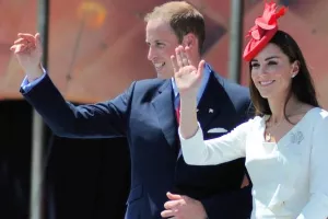 Za obnažena kraljevska njedra Kate i William traže odštetu od 1,5 milijuna eura