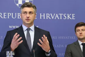 Plenković SDP nazvao 'kavanskim revolucionarima', odbacio tvrdnje da je Saucha 'kupljen'