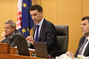 Odvjetnički uredi izgubili posredništvo u HRT-u, odbijen Zakon za 'državnu reviziju HNB-a'