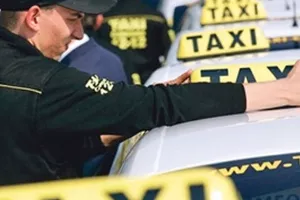 Kaos u Zagrebu: Taksisti zaustavili promet zbog Ubera