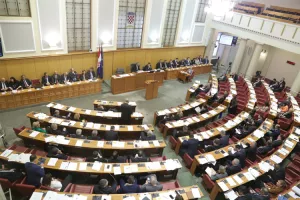 Bećarci i antifašizam na saborskoj raspravi o GMO-u i CETA-i
