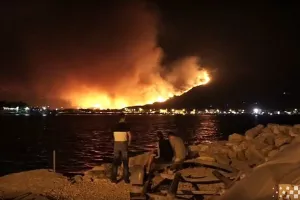 VIDEO: Na požarištima u Splitu i okolici 384 gasitelja sa 102 vozila, stižu kanaderi