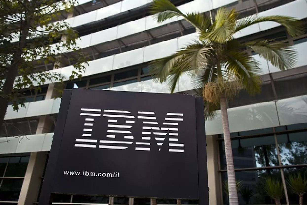 Prihodi IBM-a pali 21. tromjesečje zaredom