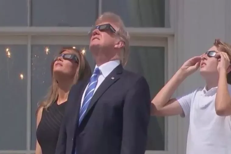 Trump škic'o pomrčinu bez zaštite, dvaput