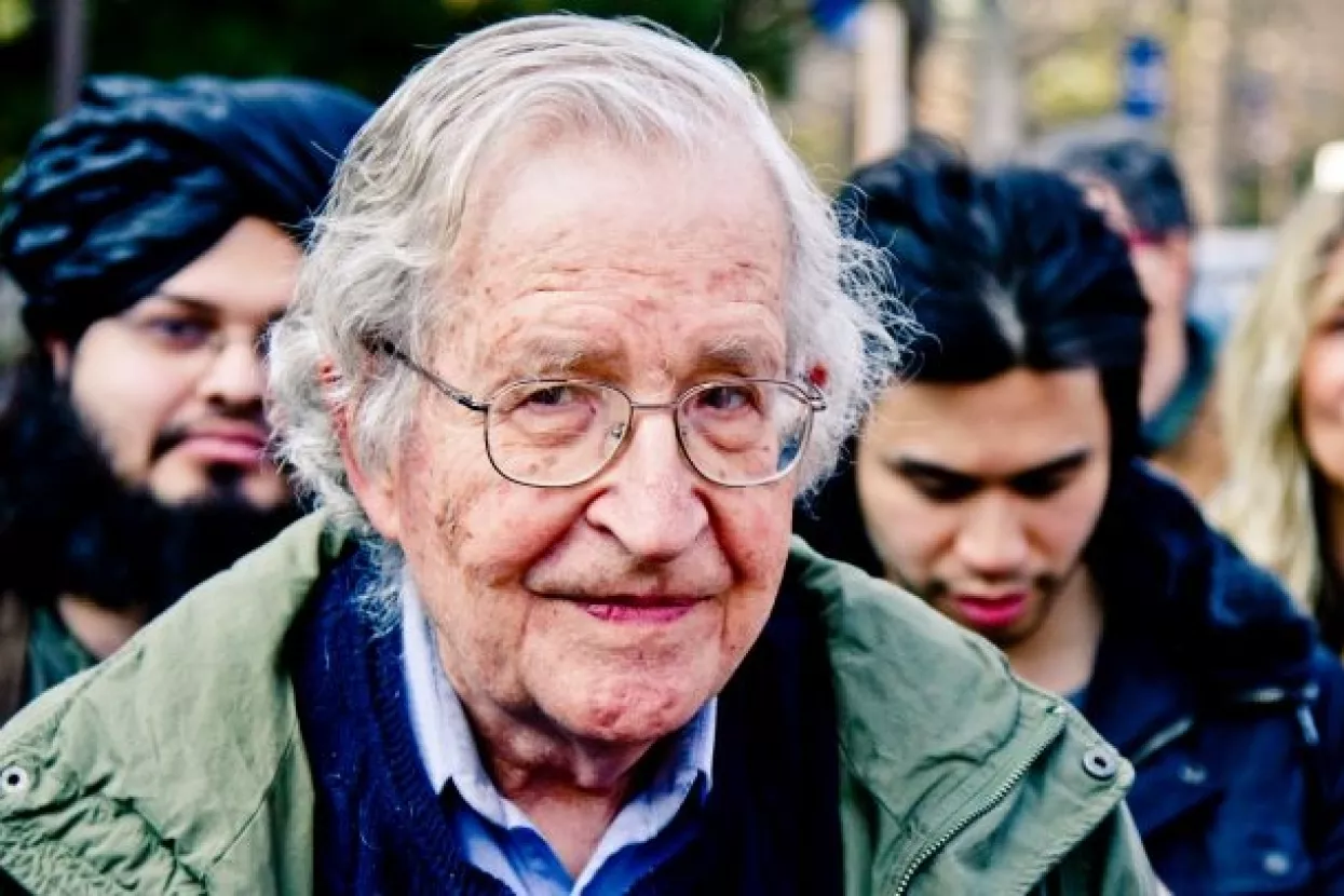 Chomsky: Fizičko nasilje protiv neonacista i desničara je kontraproduktivno