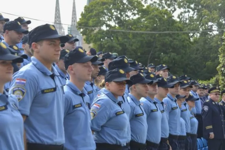MUP zaposlio 302 policajca-vježbenika