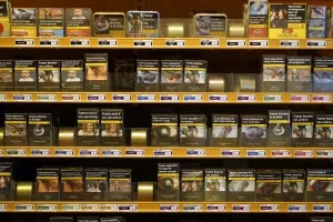 Francuska najavljuje kampanju 'pušenje šteti novčaniku'; do 2020. kutija cigareta 10 eura