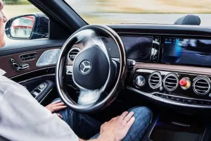 Mercedes ulaže milijardu dolara u proizvodnju električnih vozila