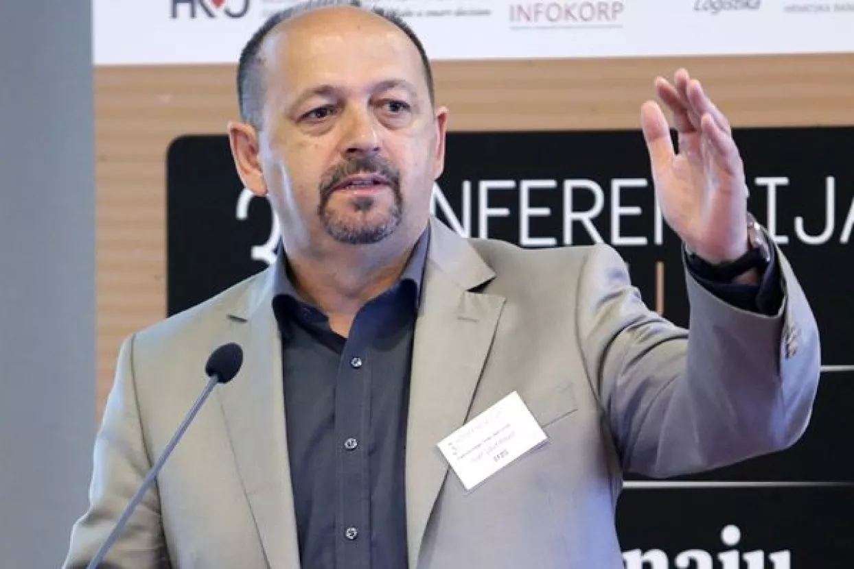 Lovrinović: Budimo pametni i ne srljajmo s uvođenjem eura, ne sjedajmo u brzi vlak prema Grčkoj