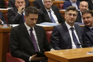 2017. u Saboru: Pukao brak HDZ-a i Mosta; u raspri psovke, prijetnje i izbacivanja