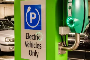 U Norveškoj sve više električnih automobila, vlasnici imaju brojne pogodnosti