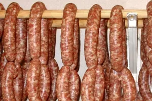 Čuvari slavonske tradicije traže da se zaštiti naziv Slavonska kobasica