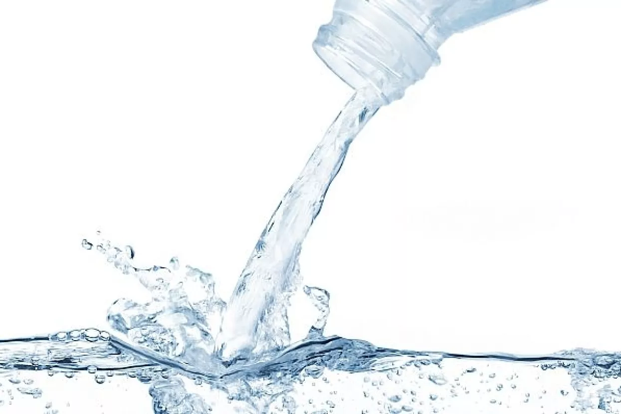 U deset poznatih brandova flaširanih voda znanstvenici pronašli plastiku