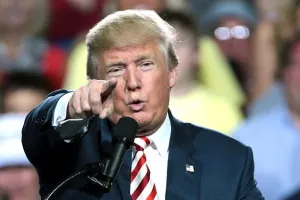 Trump razmišlja o izgonu nekih ruskih diplomata u znak solidarnosti s Britanijom