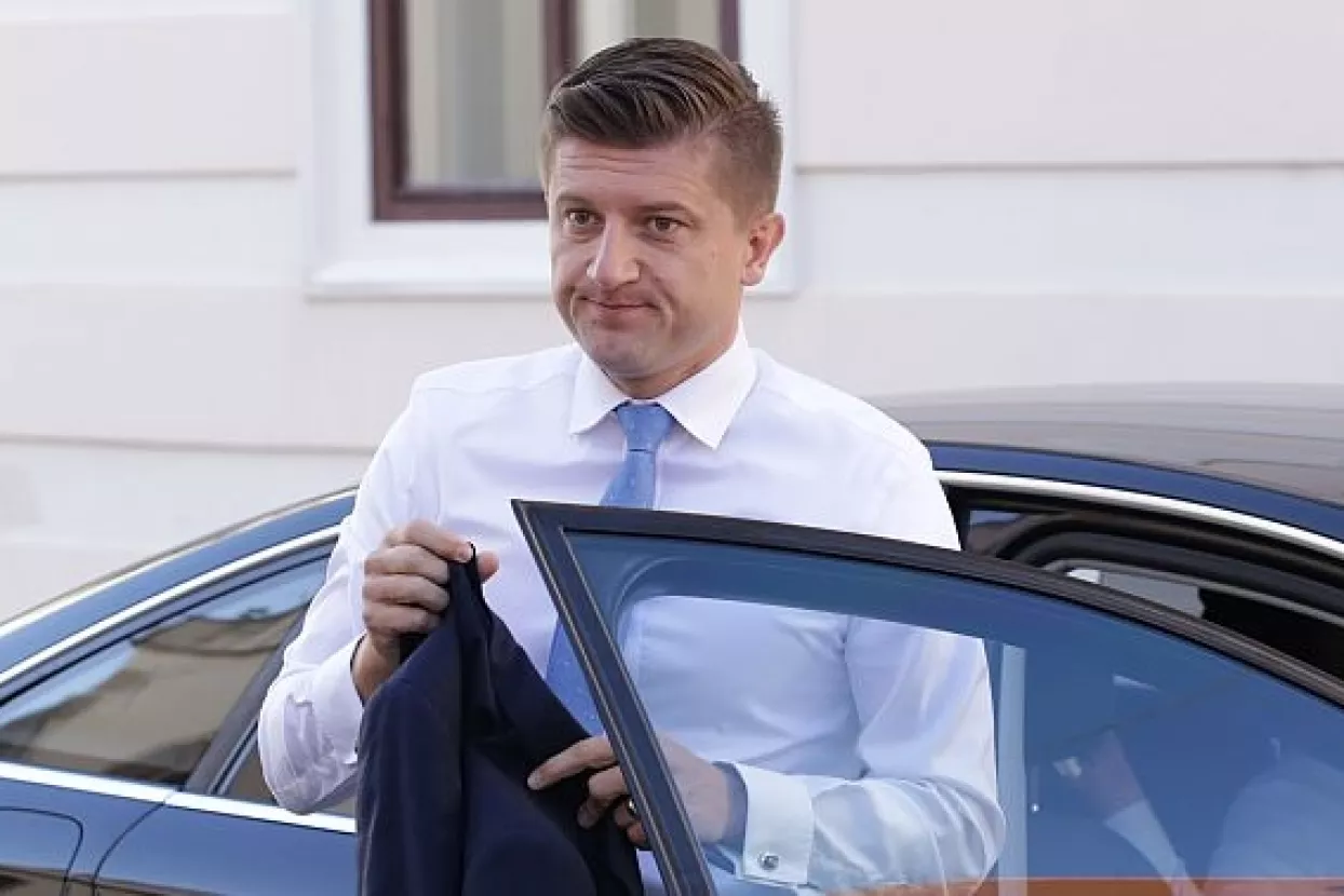 Ministar Zdravko Marić morao bi objasniti kako to država 'zarađuje'