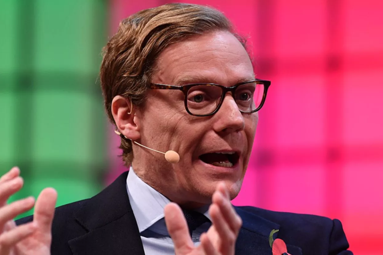 Zatvara se Cambridge Analytica - WSJ