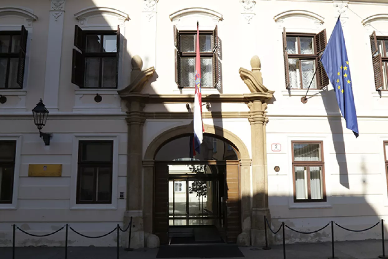 Nova doza kadroviranja na zatvorenoj sjednici Vlade