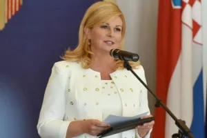 Grabar Kitarović na misi i procesiji u marijanskom svetištu Fatima
