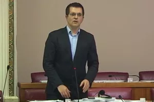 Živi zid poziva na izbore: Predsjednik Vlade i ministri moraju otići