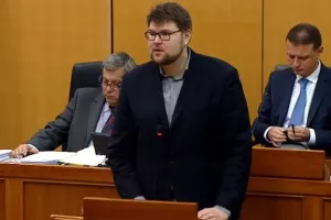 Grbin poziva Ćorića da dođe 'braniti' lex LNG