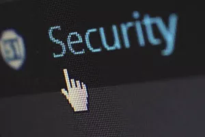 Prve pritužbe na Facebook i Google zbog kršenja GDPR-a