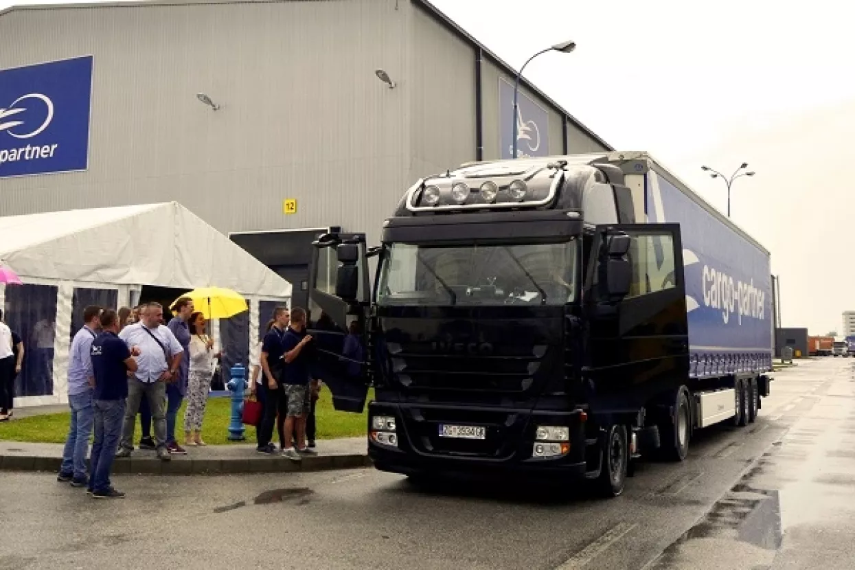 Vožnja kamiona, segwaya i Rimčevog Greypa na Danima otvorenih vrata Cargo-partnera