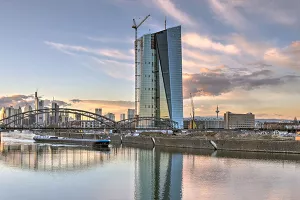 ECB upozorava na pojačane rizike za svjetski gospodarski rast